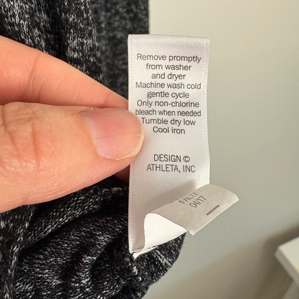Athleta Heathered Dark Gray Long-Sleeve Crew Top Thumb Holes size Small - Picture 6 of 9